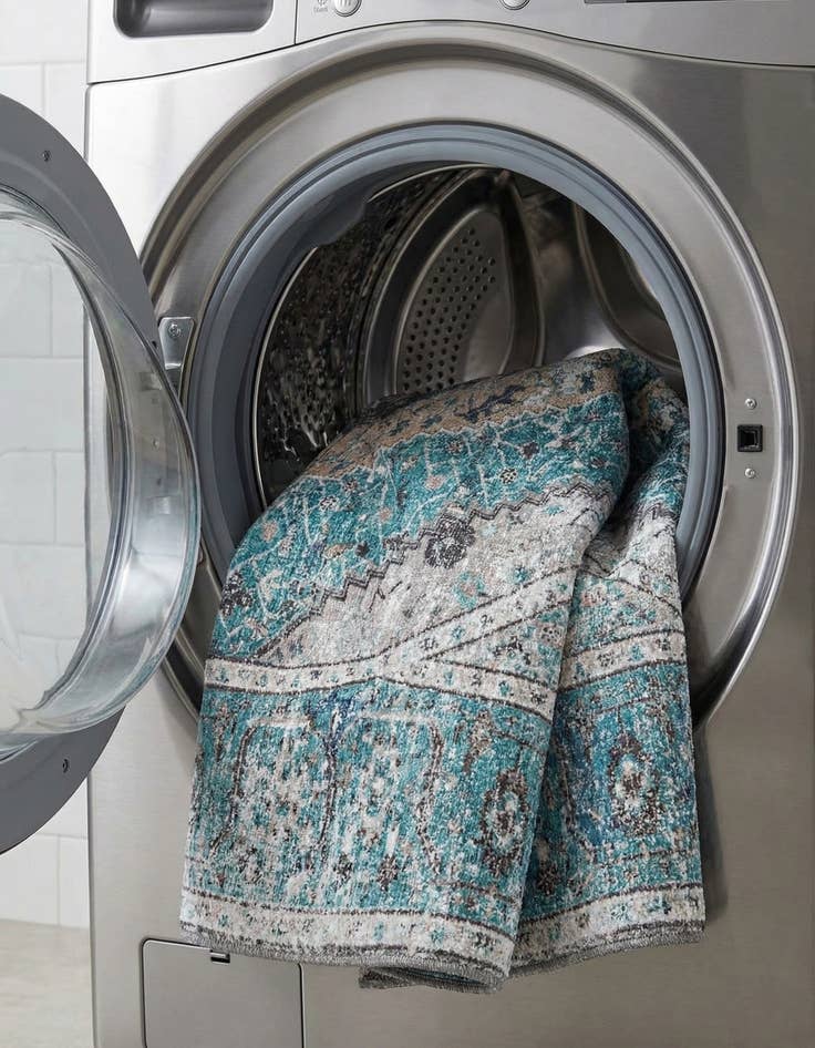 Detail image of 4' x 4'  Washable Yara Round Rug