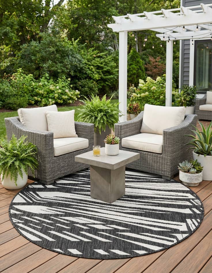 Detail image of 4' x 4'  Washable Modern Indoor / Outdoor Round Rug