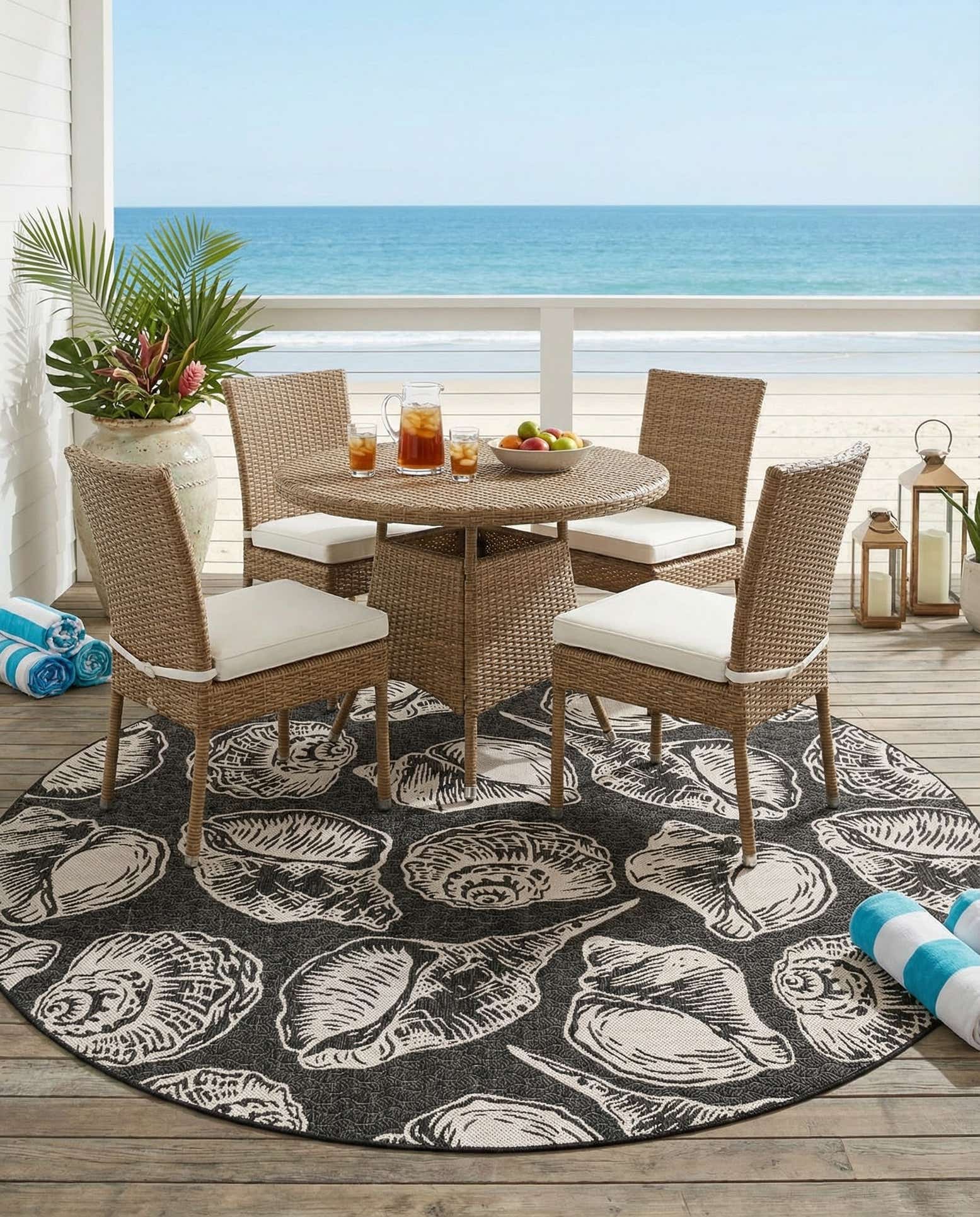 10' x 10' Easy-Clean Coastal Indoor / Outdoor Round Rug
