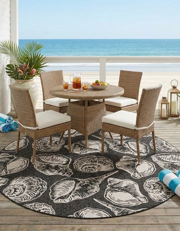 10' x 10' Easy-Clean Coastal Indoor / Outdoor Round Rug