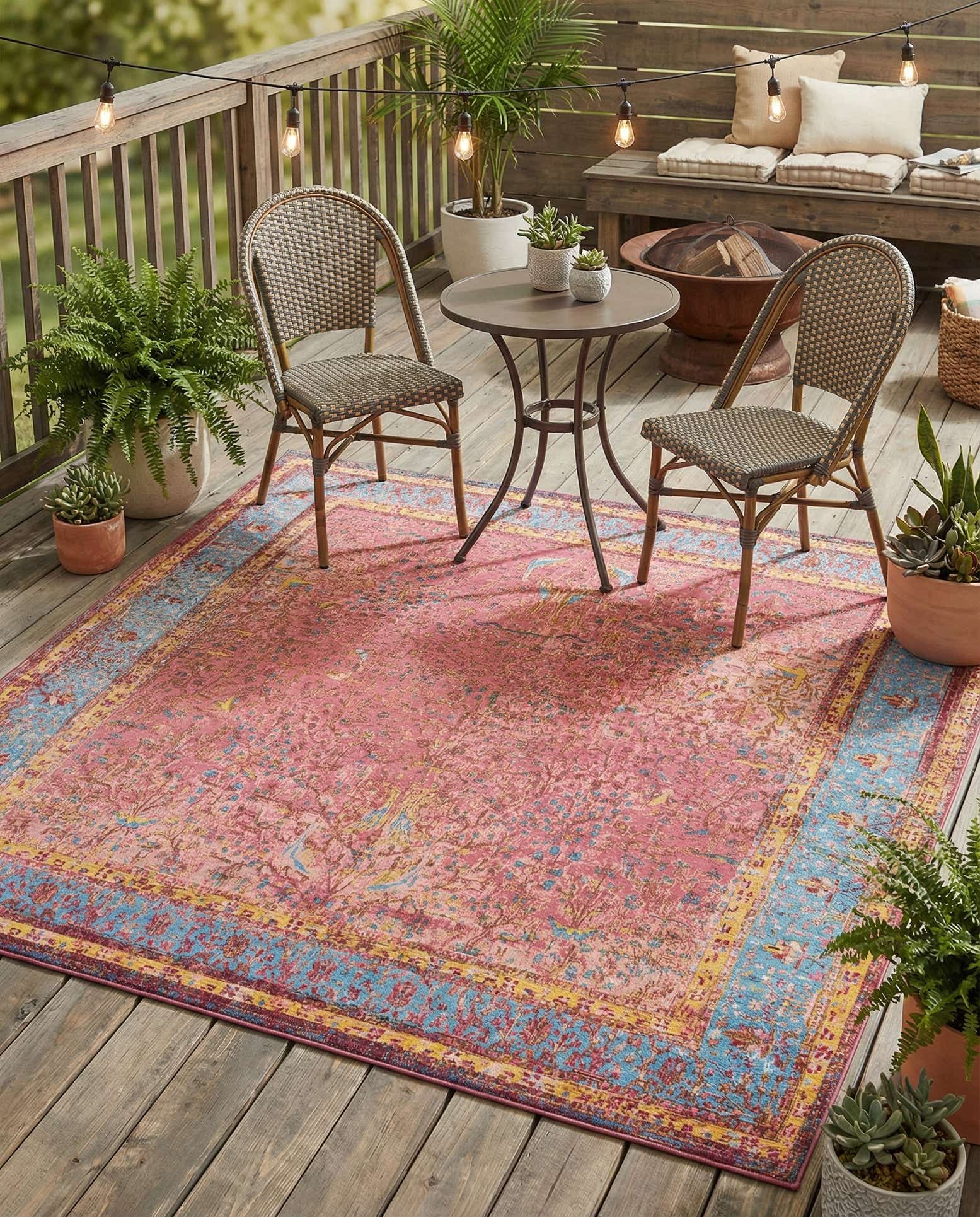 7' 10 x 7' 10 Easy-Clean Traditional Indoor / Outdoor Square Rug