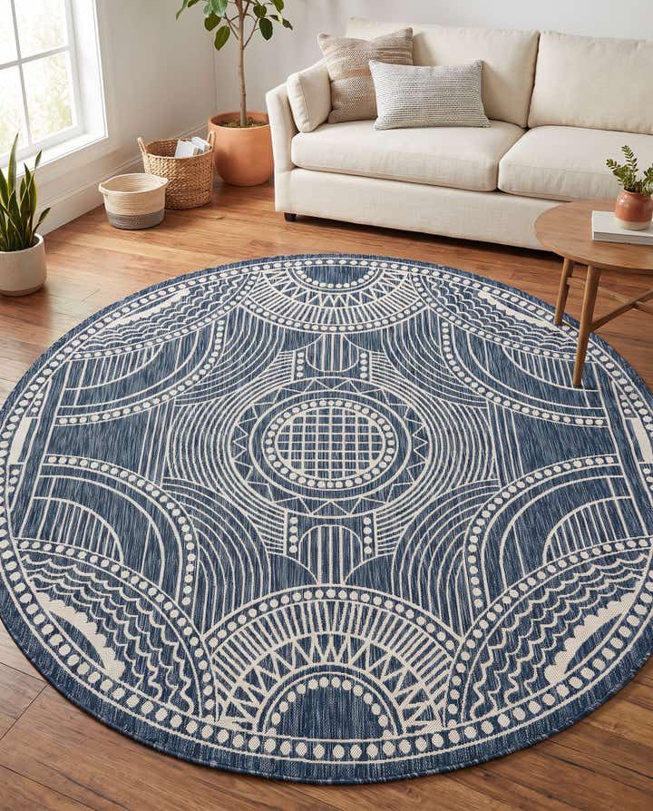 7' 10 x 7' 10 Easy-Clean Traditional Indoor / Outdoor Round Rug