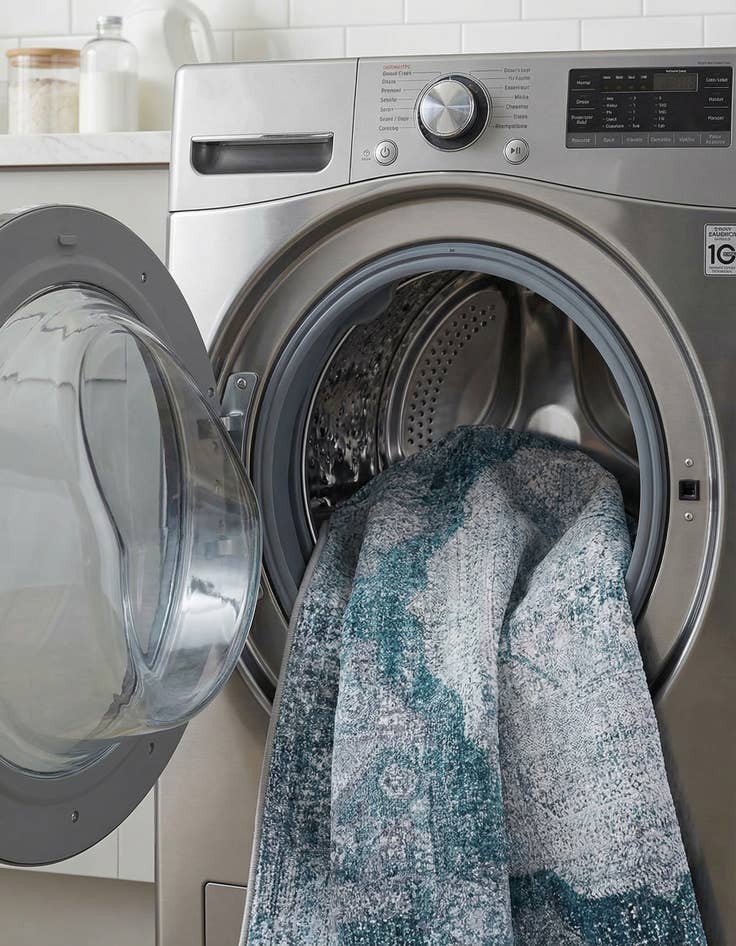 Detail image of 4' x 6'  Washable Yara Rug