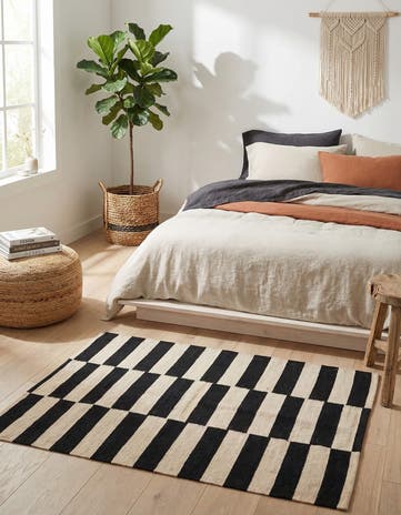 2' 8 x 3' 10 Hand Woven Kilim Modern Wool Rug