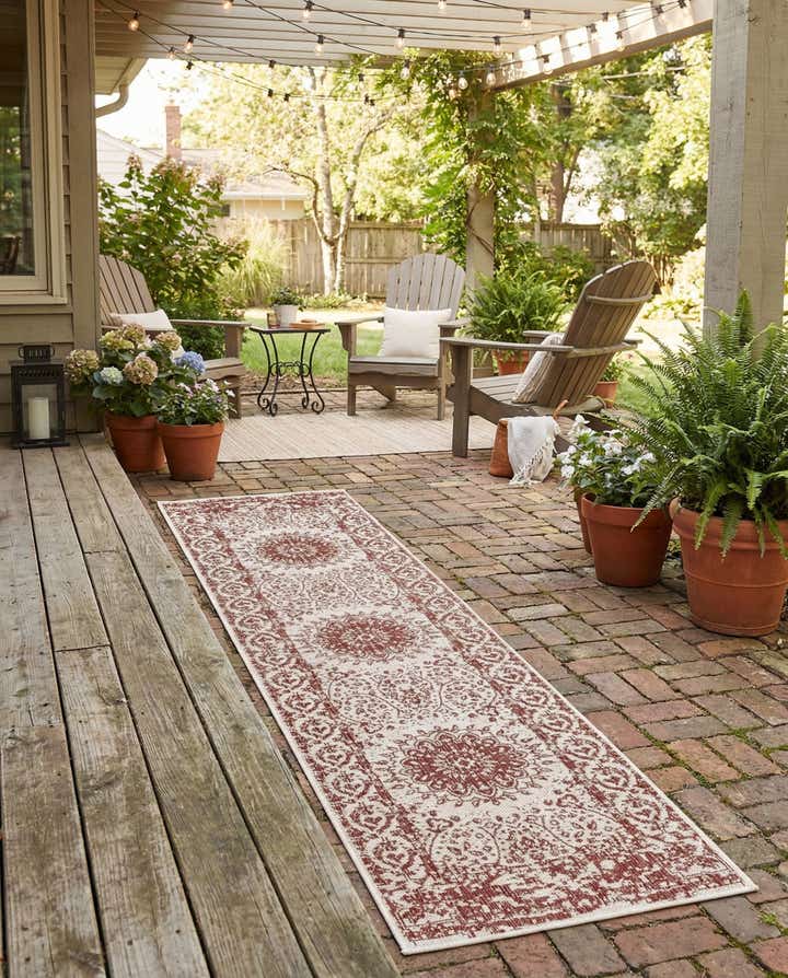 2' x 8' Easy-Clean Traditional Indoor / Outdoor Runner Rug