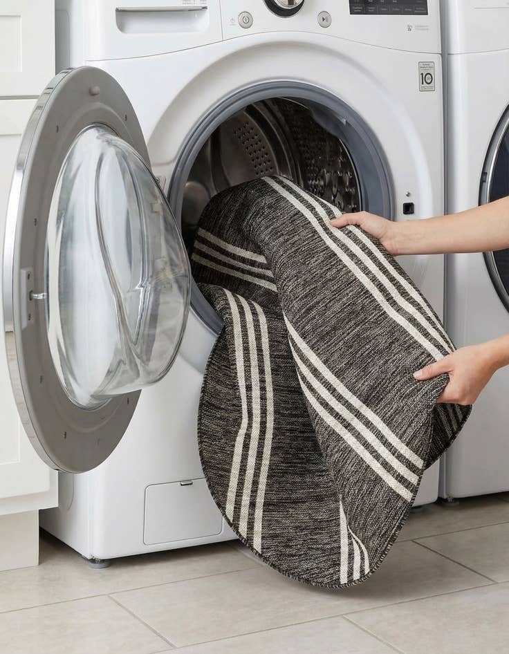 Detail image of 5' 3 x 5' 3  Washable Jill Zarin Anguilla Indoor / Outdoor Round Rug