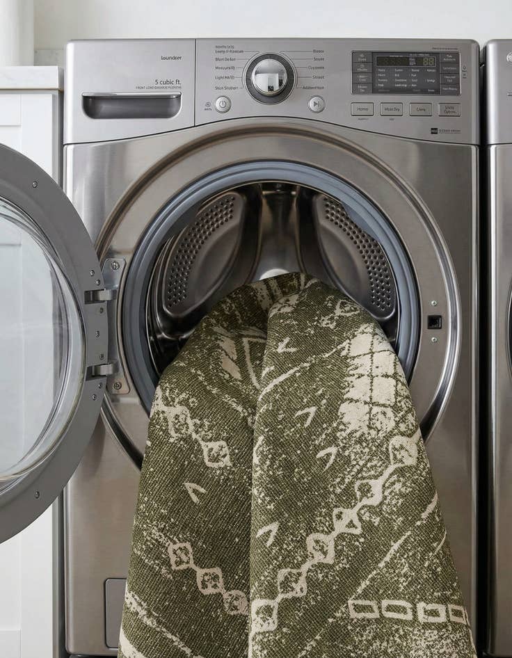 Detail image of 7' 10 x 7' 10  Washable Bohemian Indoor / Outdoor Round Rug