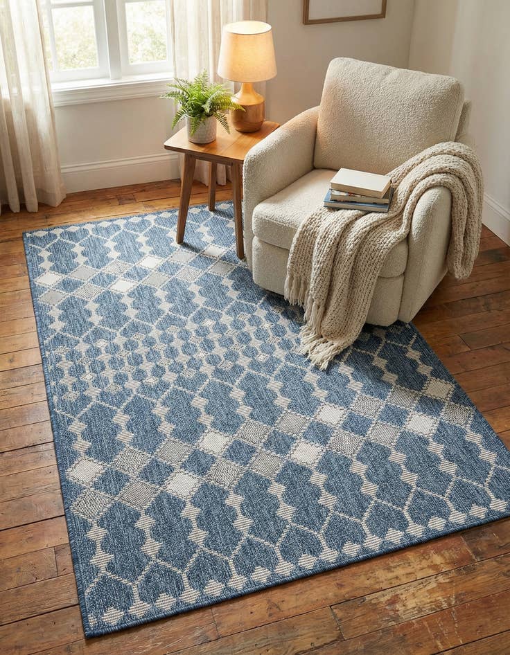 Detail image of 4' x 6' Easy-Clean Trellis Indoor / Outdoor Rug
