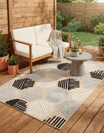 5' 3 x 7' 7 Easy-Clean Indoor / Outdoor Rug