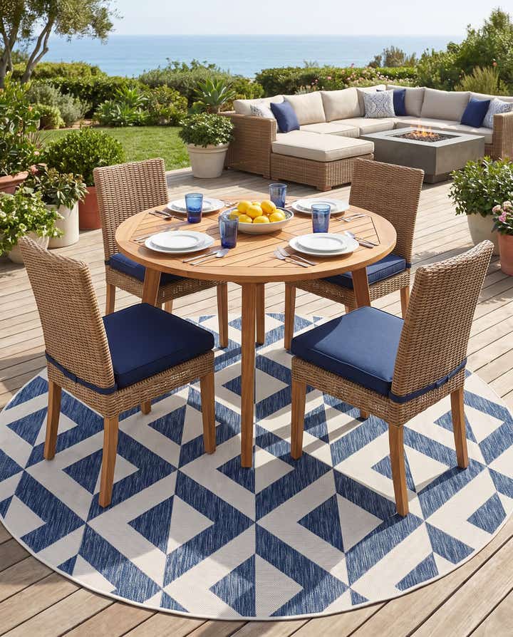 7' x 7' Easy-Clean Jill Zarin Indoor / Outdoor Round Rug