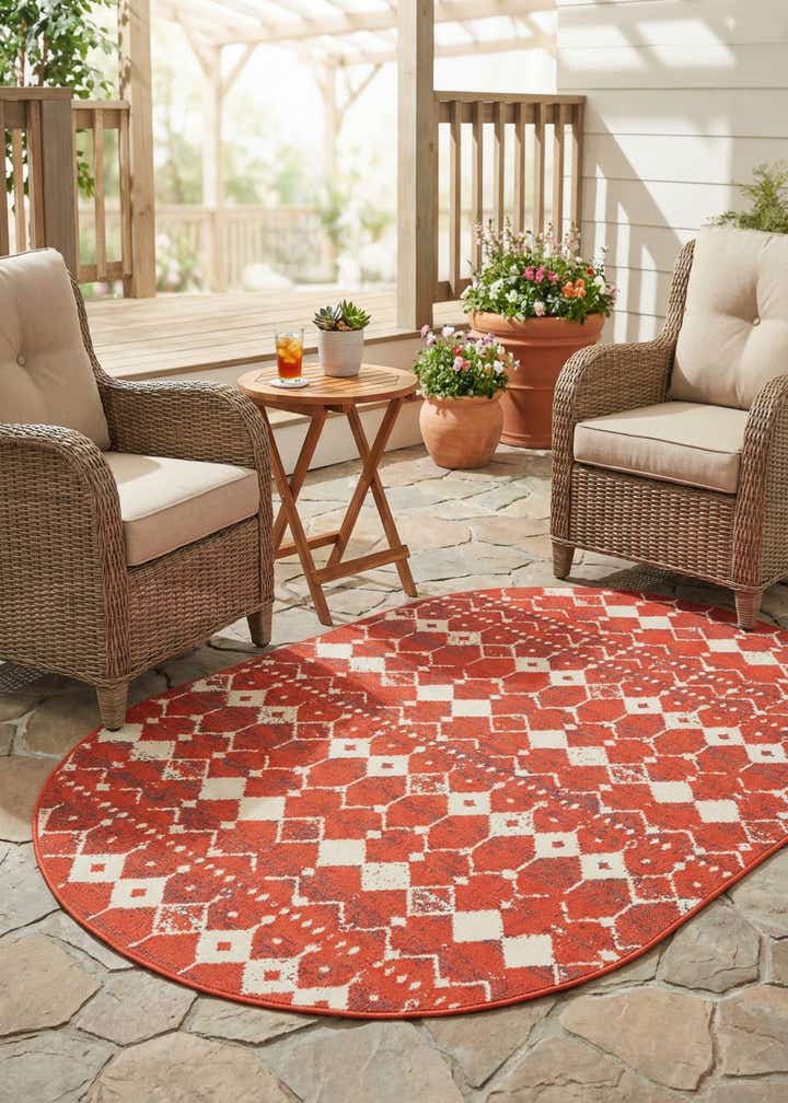 5' 3 x 8' Easy-Clean Lattice Indoor / Outdoor Oval Rug