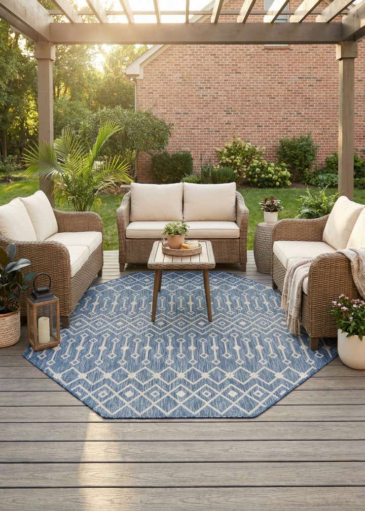 7' 10 x 7' 10 Easy-Clean Trellis Indoor / Outdoor Octagon Rug