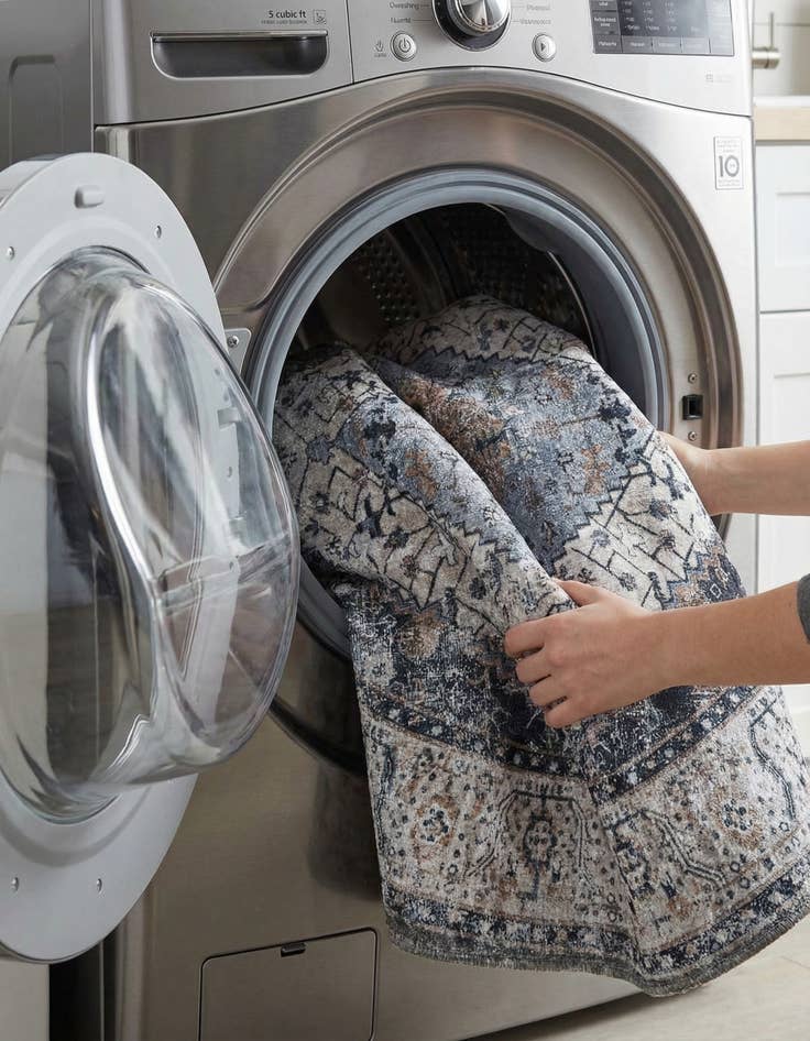 Detail image of 4' x 4'  Washable Yara Round Rug