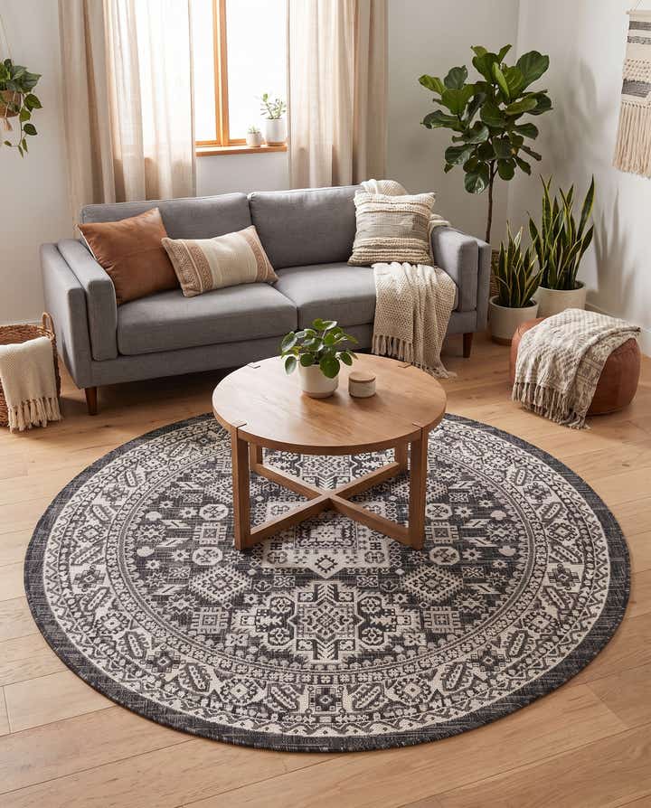 5' 3 x 5' 3 Easy-Clean Aztec Indoor / Outdoor Round Rug