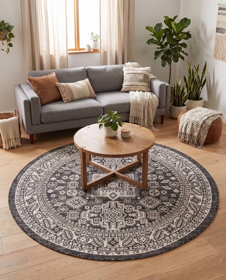 Detail image of 5' 3 x 5' 3 Easy-Clean Aztec Indoor / Outdoor Round Rug