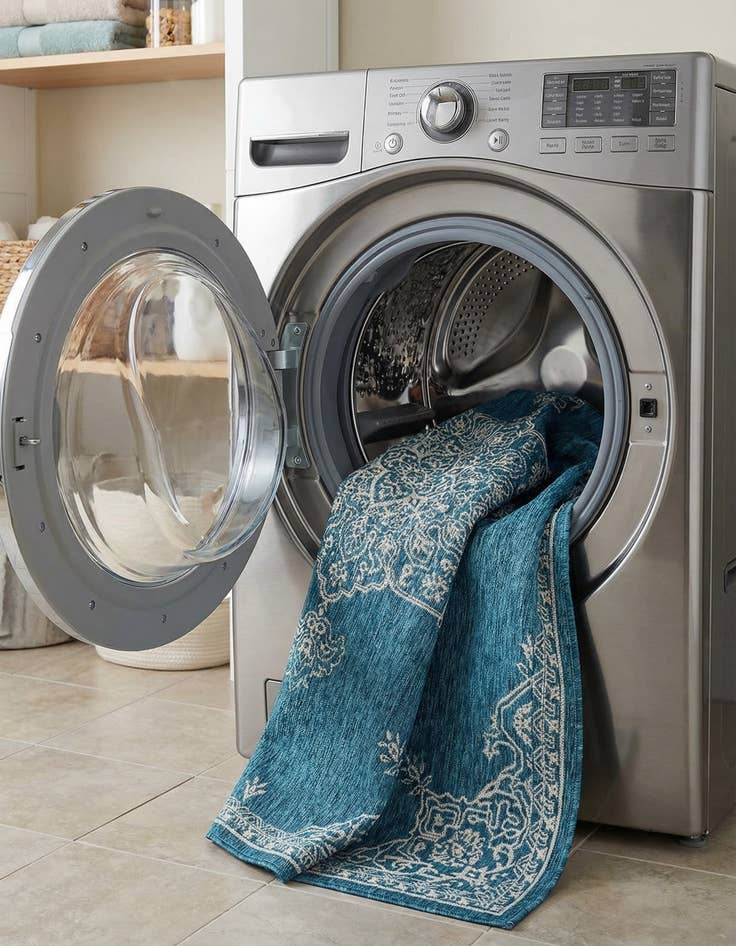 Detail image of  6' x 9'  Washable Traditional Indoor / Outdoor Rug