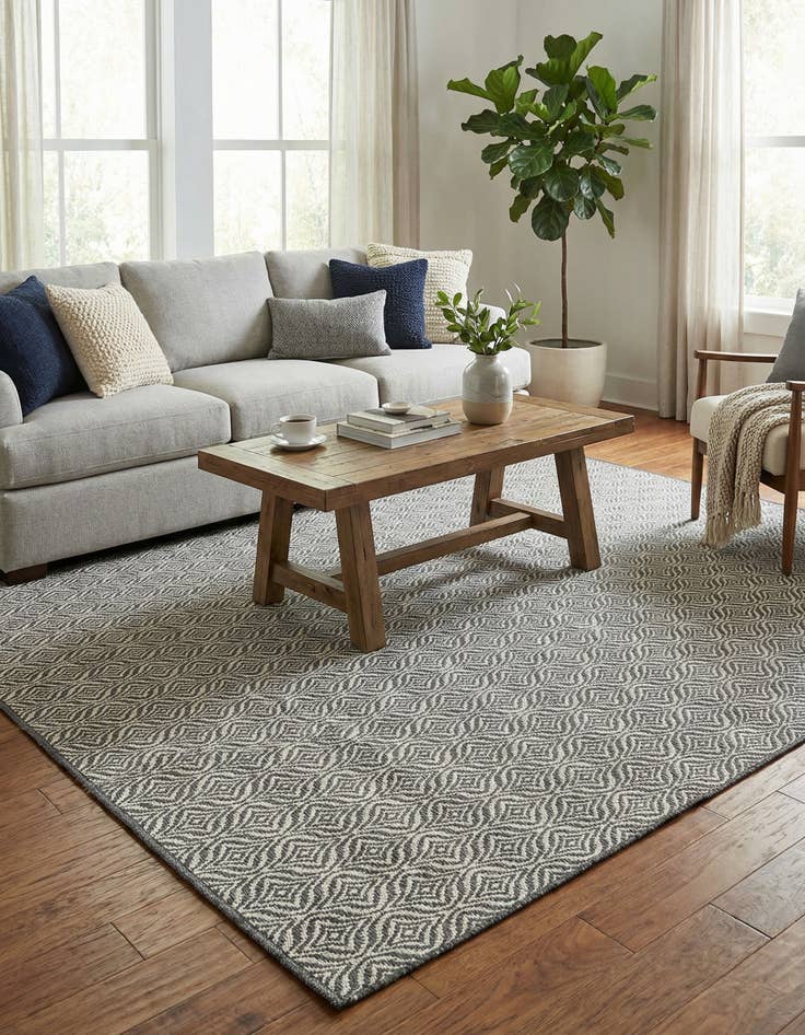 Detail image of 7' x 10' Easy-Clean Trellis Indoor / Outdoor Rug