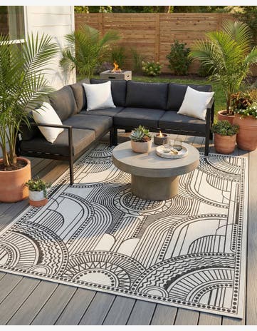 White and Black Easy-Clean Traditional Indoor / Outdoor Rug