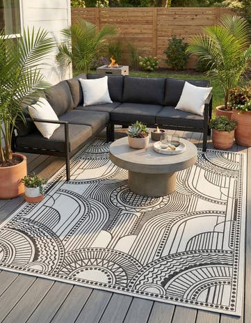 White and Black Easy-Clean Traditional Indoor / Outdoor Rug