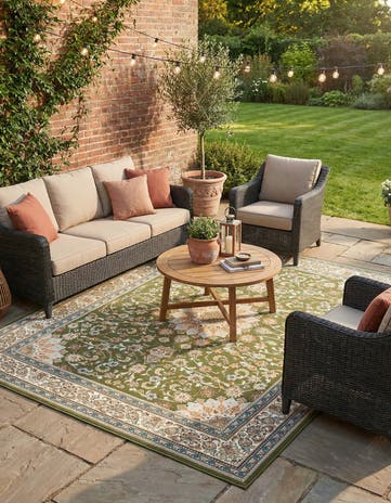 7' 10 x 10' Easy-Clean Traditional Indoor / Outdoor Rug