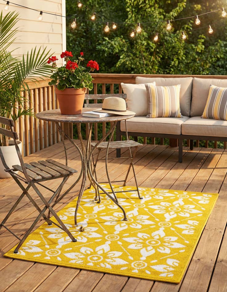 Detail image of 2' x 3'  Washable Trellis Indoor / Outdoor Rug