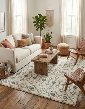 7' 10 x 7' 10 Moroccan Trellis Shag Square Rug