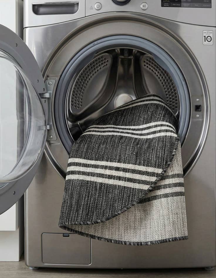 Detail image of 3' x 3'  Washable Jill Zarin Anguilla Indoor / Outdoor Round Rug