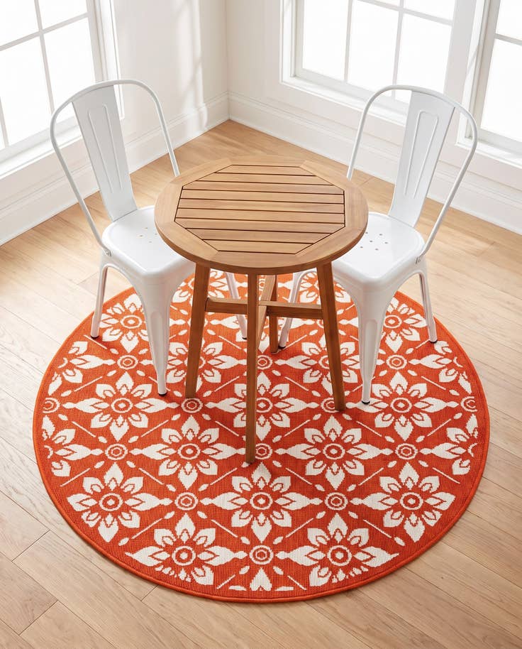 Detail image of 4' x 4' Easy-Clean Trellis Indoor / Outdoor Round Rug