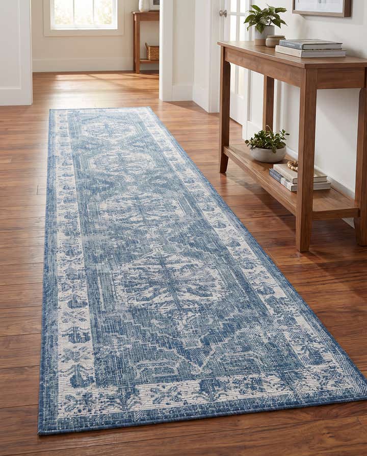 2' 7 x 12' Easy-Clean Traditional Indoor / Outdoor Runner Rug