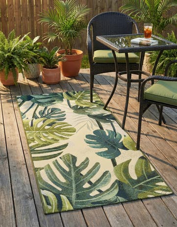 2' 7 x 5' 3 Easy-Clean Botanical Indoor / Outdoor Runner Rug