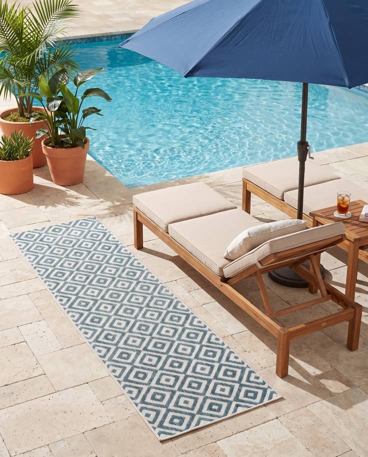 Detail image of 2' x 6' Easy-Clean Jill Zarin Costa Rica Indoor / Outdoor Runner Rug