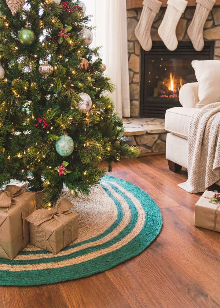 2' 2 x 2' 2 Hand Braided Christmas Tree Skirt