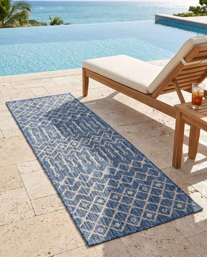 2' x 6' Easy-Clean Trellis Indoor / Outdoor Runner Rug