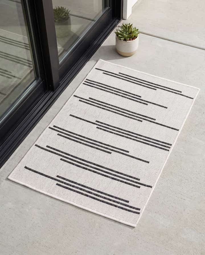 2' x 3' Easy-Clean Modern Indoor / Outdoor Rug