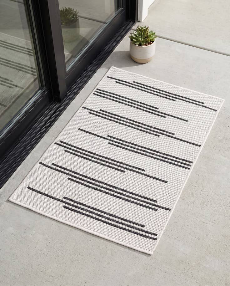 Detail image of 2' x 3' Easy-Clean Modern Indoor / Outdoor Rug