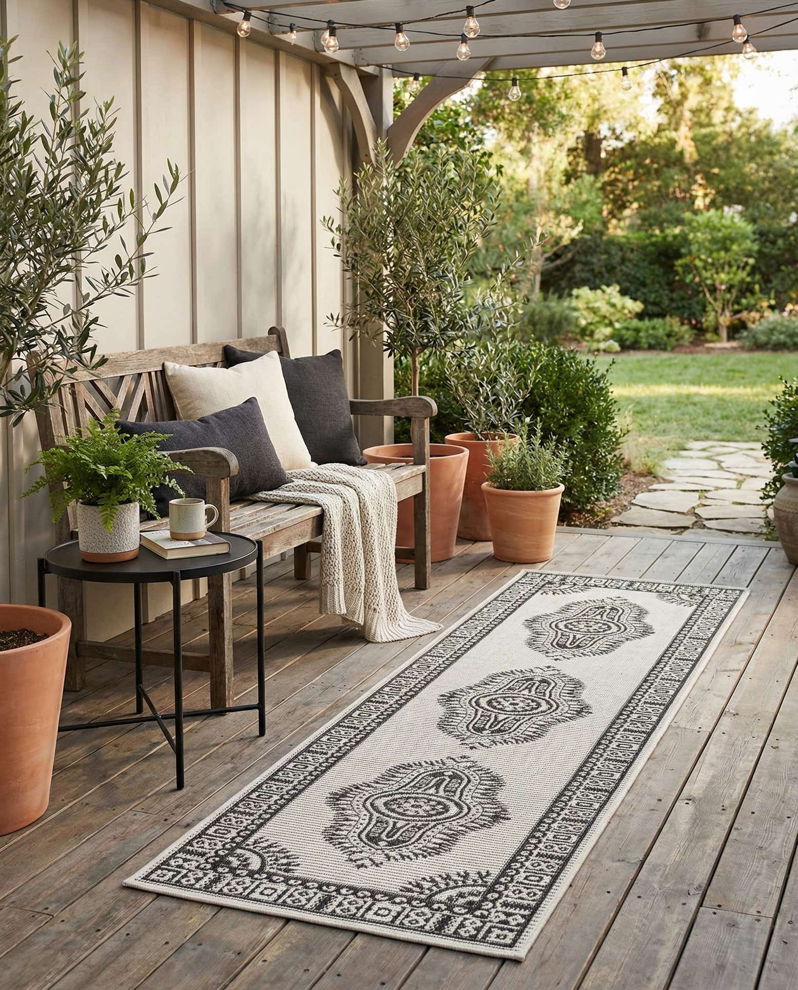 2' x 8' Easy-Clean Traditional Indoor / Outdoor Runner Rug