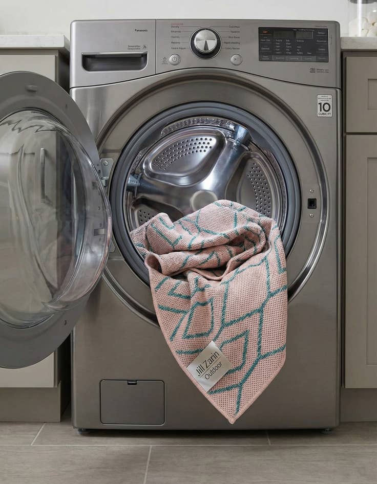 Detail image of  3' x 3'  Washable Jill Zarin Turks and Caicos Indoor / Outdoor Round Rug