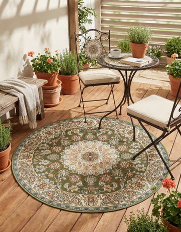 3' 3 x 3' 3 Easy-Clean Traditional Indoor / Outdoor Round Rug