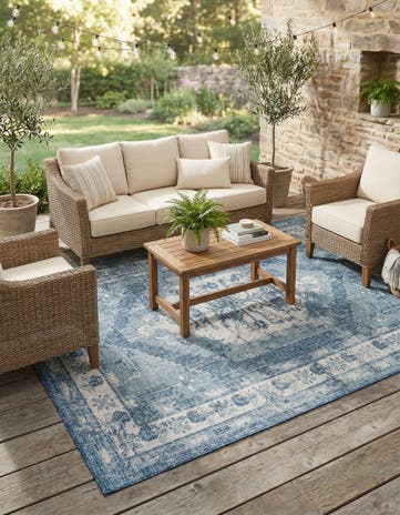 7' 10 x 11' Easy-Clean Traditional Indoor / Outdoor Rug