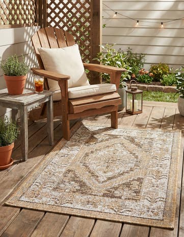 Natural Easy-Clean Traditional Indoor / Outdoor Rug