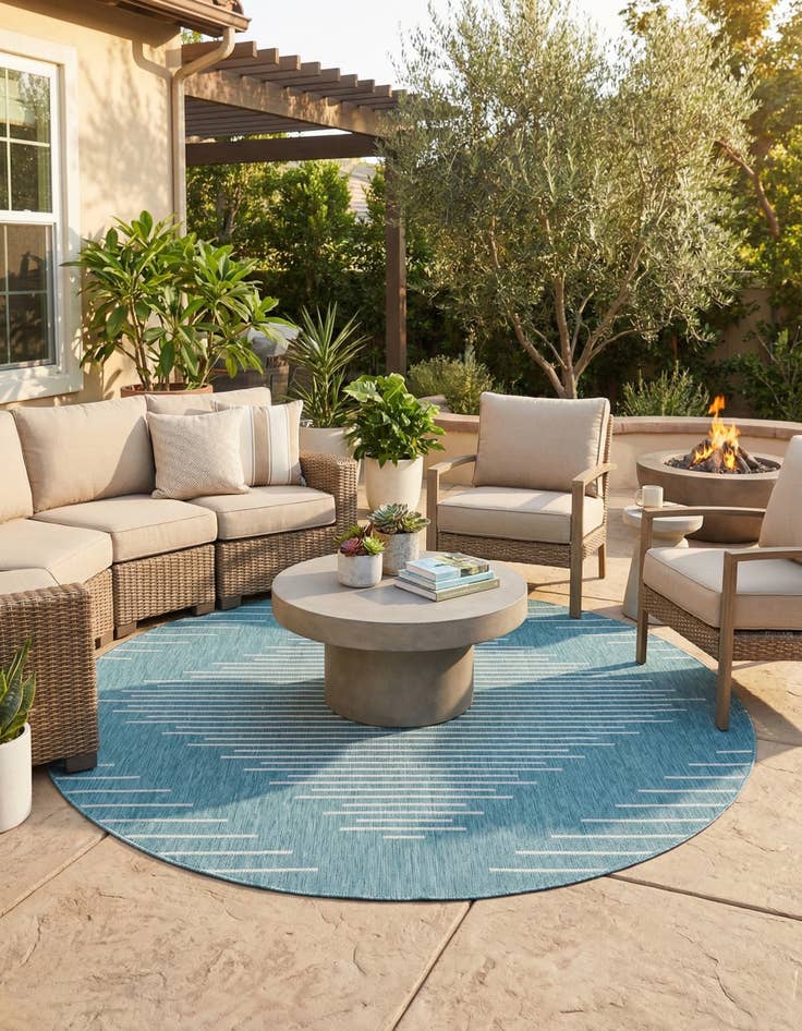 Detail image of 7' 10 x 7' 10 Easy-Clean Modern Indoor / Outdoor Round Rug