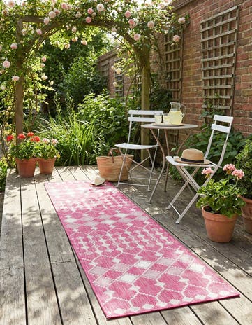 2' x 8' Easy-Clean Lattice Indoor / Outdoor Runner Rug