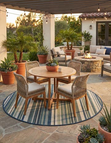 7' 10 x 7' 10 Easy-Clean Baja Indoor / Outdoor Round Rug