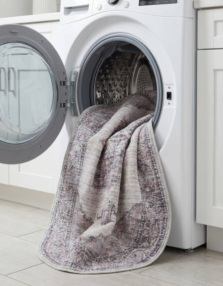 Detail image of 3' 3 x 5' 3  Washable Mangata Oval Rug