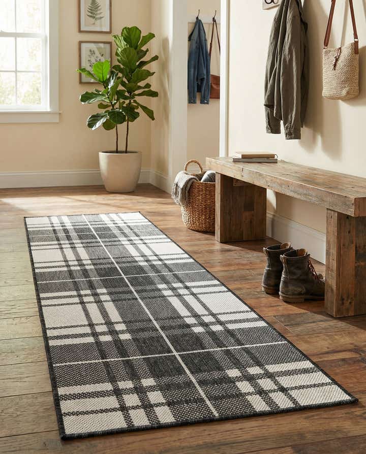 2' x 5' 3 Easy-Clean Checkered Indoor / Outdoor Runner Rug