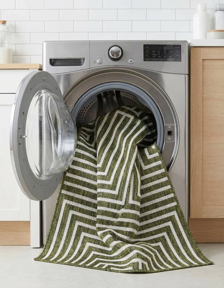 Detail image of 4' x 6'  Washable Modern Indoor / Outdoor Rug