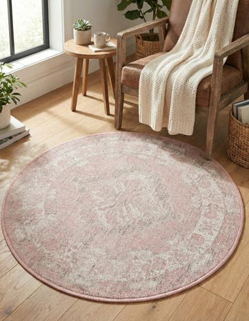 Pink Easy-Clean Traditional Indoor / Outdoor Round Rug