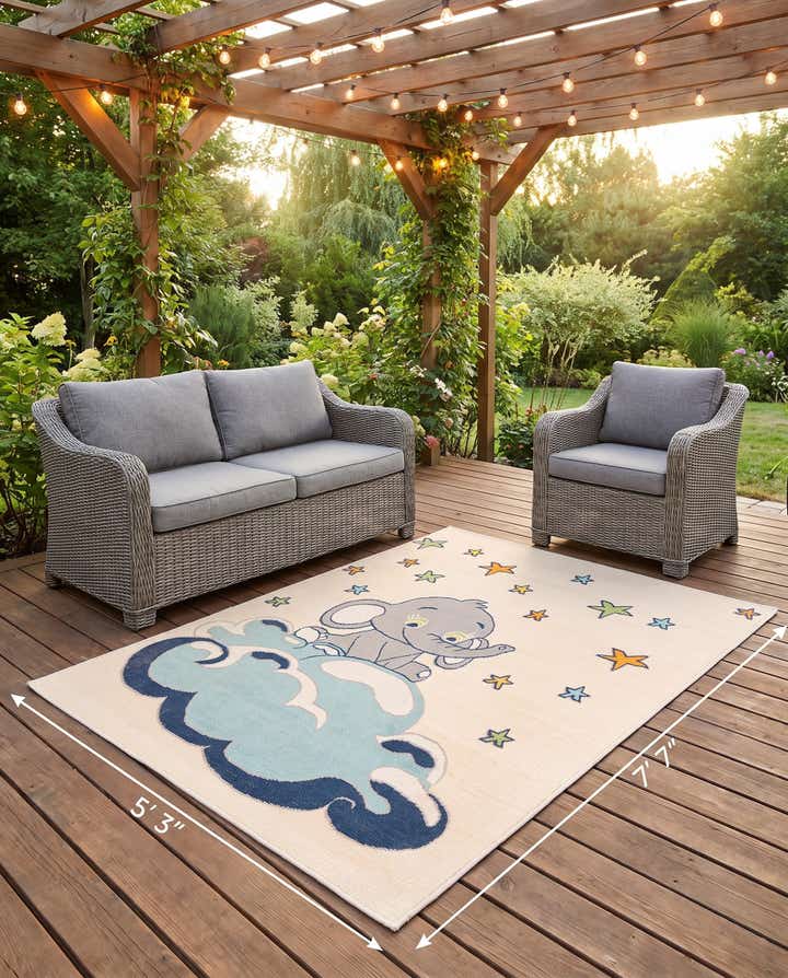 5' 3 x 7' 7 Easy-Clean Indoor / Outdoor Rug