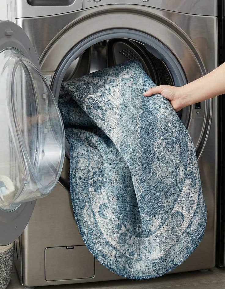 Detail image of 7' 10 x 10'  Washable Traditional Indoor / Outdoor Oval Rug