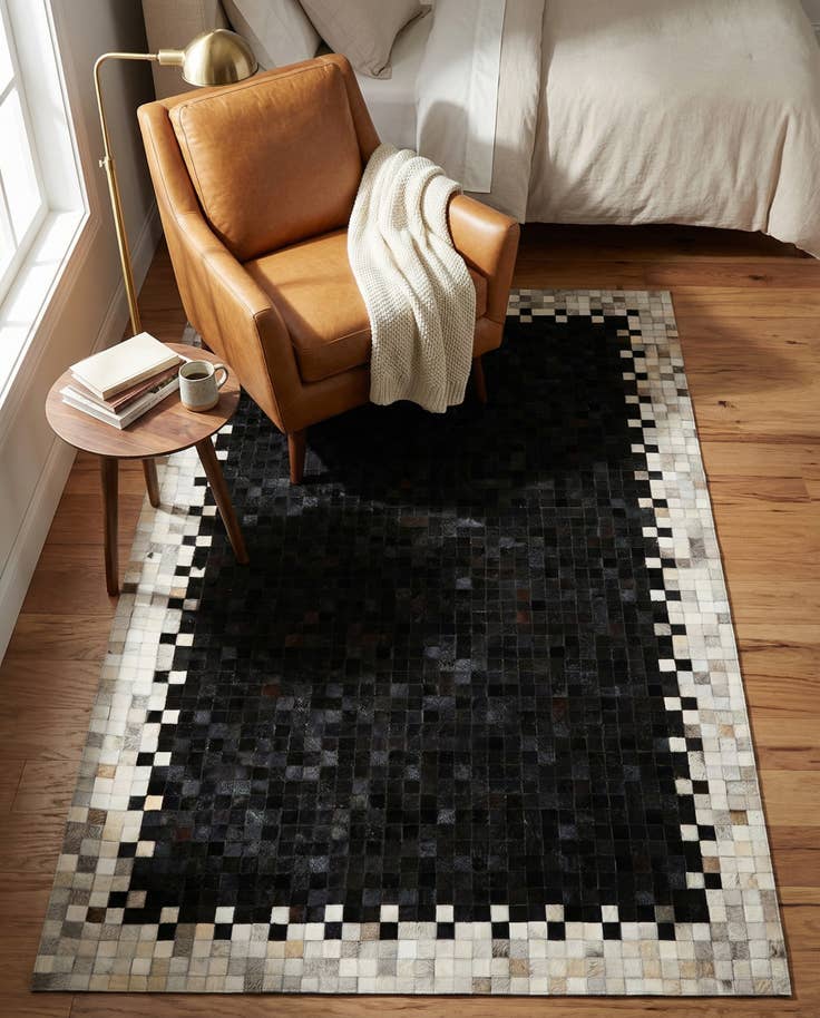 Detail image of 5' x 7' 11 Cowhide - Patchwork Rug